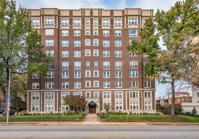 Condo for sale at 725 S Skinker Blvd #7C, Saint Louis, MO 63105 | MLS# MIS26032374