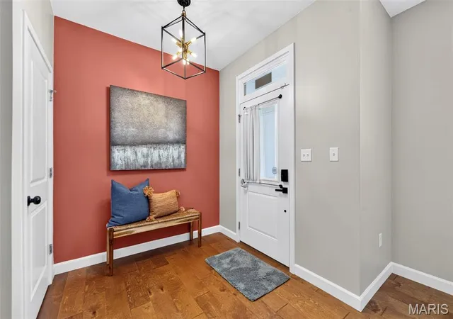 Photo 3 of Sale Pending at 2022 Geyer Ave, Saint Louis, MO 63104 | MLS# MIS26032383 | Listing updated on 2026-10-11