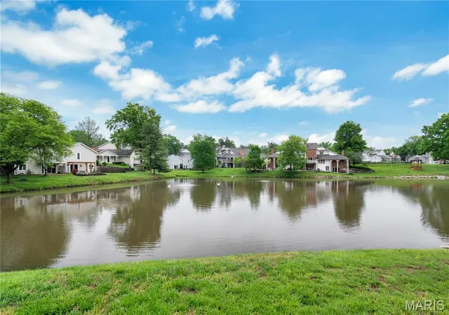 2nd image of 14932 Manor Lake Dr, Chesterfield, MO 63017 | MLS# MIS26032399