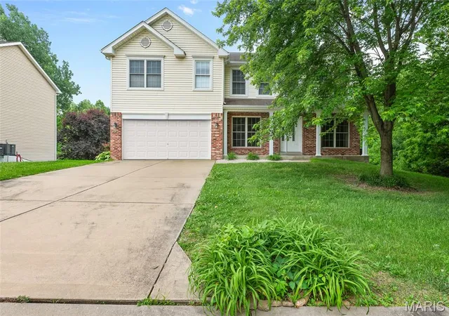 Homes for sale in Fairview Heights, IL | 9110 Basswood Dr, Fairview Heights, IL 62208 | MLS# MIS26032402