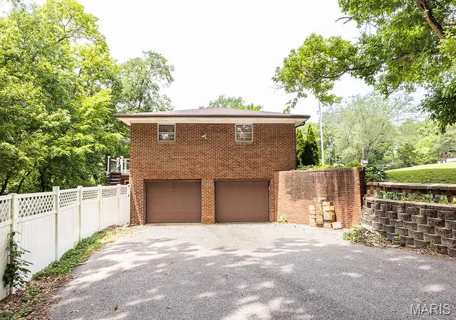 Homes for sale in Caseyville, IL | 1299 Pin Oak Ln, Caseyville, IL 62232 | MLS# MIS26032413
