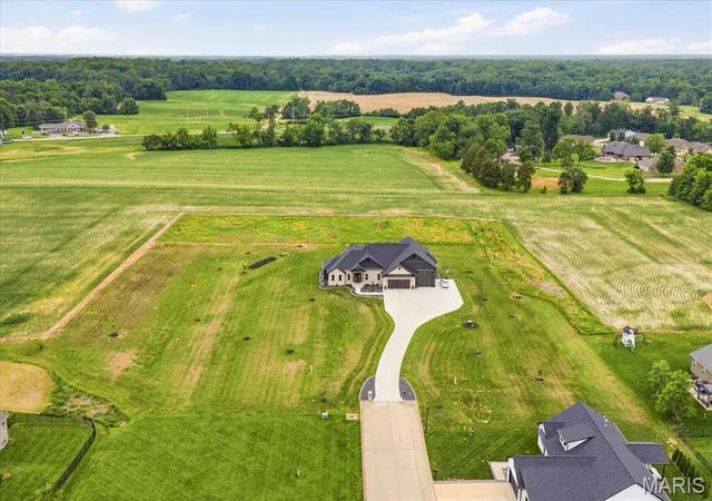 11th image of 422 Briarfest Dr, Millstadt, IL 62260 | MLS# MIS26032436