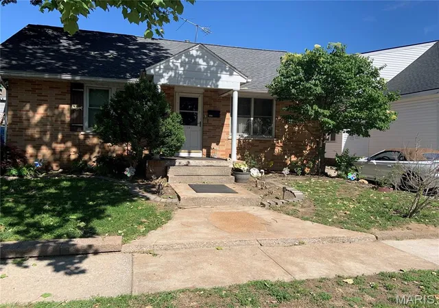 Photo 1 of Single family home for sale at 606 Monroe St, East Alton, IL 62024 | MLS# MIS26032449 | Listing updated on 2026-09-21