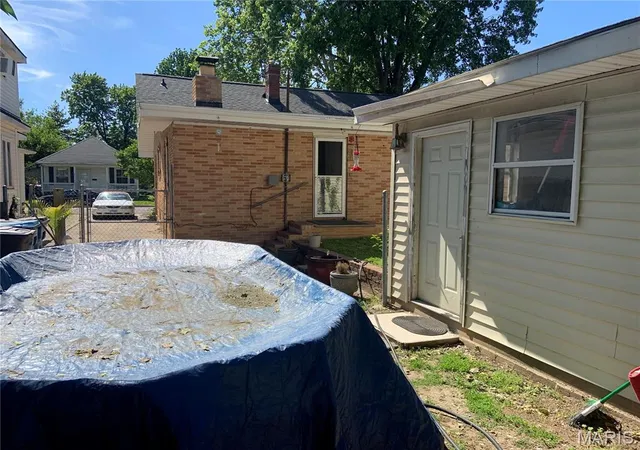 Homes for sale in East Alton, IL | 606 Monroe St, East Alton, IL 62024 | MLS# MIS26032449