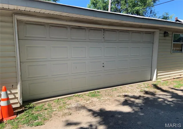 Photo 17 of Single family home for sale at 606 Monroe St, East Alton, IL 62024 | MLS# MIS26032449 | Listing updated on 2026-10-28