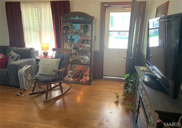 Homes for sale in East Alton, IL | 606 Monroe St, East Alton, IL 62024 | MLS# MIS26032449