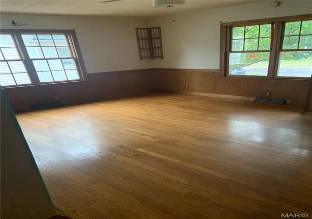 Photo 3 of Single family home for sale at 606 Monroe St, East Alton, IL 62024 | MLS# MIS26032449 | Listing updated on 2026-09-21