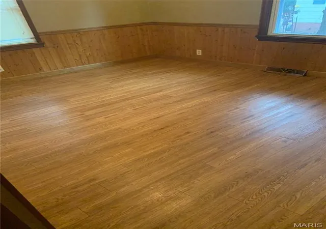 Photo 3 of Single family home for sale at 606 Monroe St, East Alton, IL 62024 | MLS# MIS26032449 | Listing updated on 2026-10-28