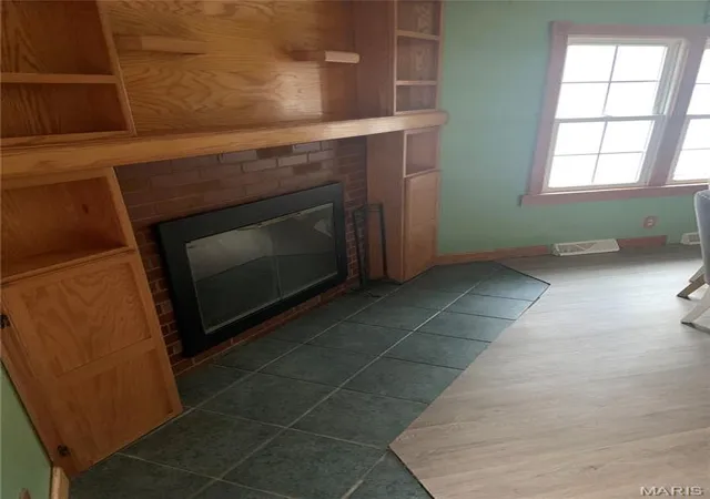 Photo 4 of Single family home for sale at 606 Monroe St, East Alton, IL 62024 | MLS# MIS26032449 | Listing updated on 2026-10-28