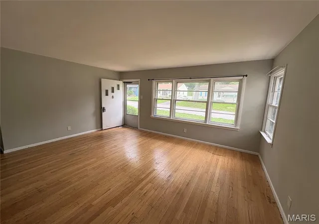 Photo 3 of Single family home for sale at 517 Teston Dr, Saint Louis, MO 63135 | MLS# MIS26032464 | Listing updated on 2026-07-16