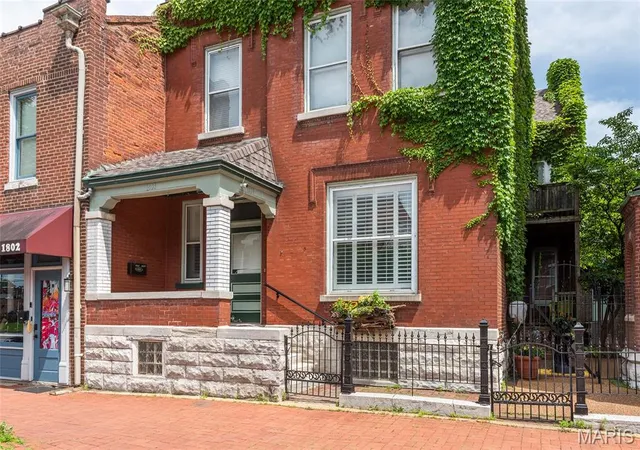Photo 2 of Multi family home for sale at 1808 S 9Th St, Saint Louis, MO 63104 | MLS# MIS26032465 | Listing updated on 2026-10-12