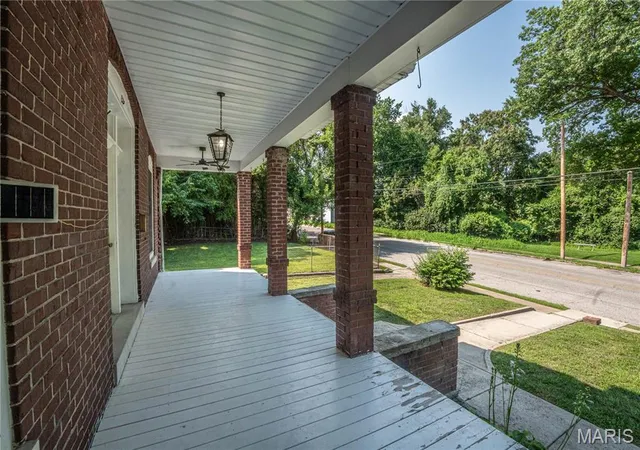 4th image of 1215 Union St, Alton, IL 62002 | MLS# MIS26032466