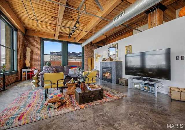 Photo 2 of Condo for sale at 901 Washington Ave #409, Saint Louis, MO 63101 | MLS# MIS26032503 | Listing updated on 2026-09-27