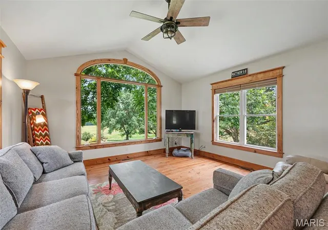 Photo 4 of House for sale at 2441 Old Mount Hope Rd, Lonedell, MO 63060 | MLS# MIS26032505 | Listing updated on 2026-08-20