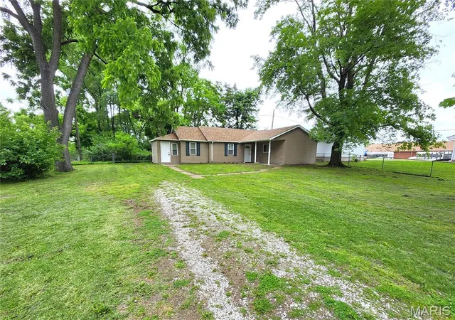 Photo 1 of Single family home for sale at 2421 Ohio Ave, Granite City, IL 62040 | MLS# MIS26032523 | Listing updated on 2026-10-02