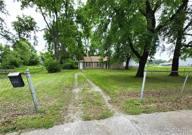 Photo 2 of Single family home for sale at 2421 Ohio Ave, Granite City, IL 62040 | MLS# MIS26032523 | Listing updated on 2026-10-02