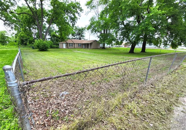 Photo 3 of Single family home for sale at 2421 Ohio Ave, Granite City, IL 62040 | MLS# MIS26032523 | Listing updated on 2026-10-02