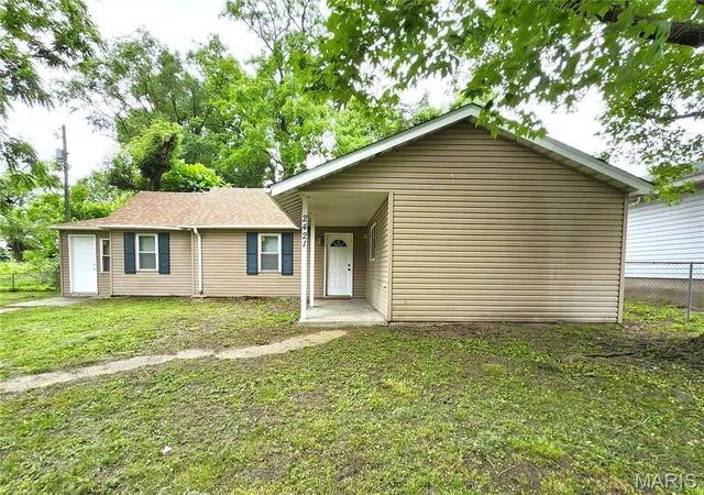 Photo 4 of Single family home for sale at 2421 Ohio Ave, Granite City, IL 62040 | MLS# MIS26032523 | Listing updated on 2026-10-02