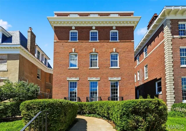 1st image of 5257 Westminster Pl, Saint Louis, MO 63108 | MLS# MIS26032550