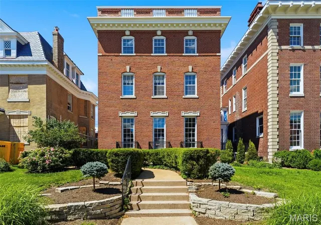 Photo 3 of Mansion for sale at 5257 Westminster Pl, Saint Louis, MO 63108 | MLS# MIS26032550 | Listing updated on 2026-09-02