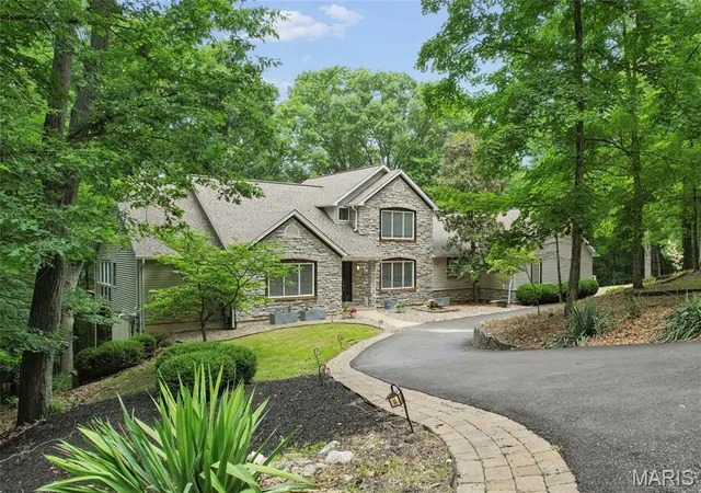 Photo 2 of Single family home for sale at 161 Stuart Ln, Eureka, MO 63025 | MLS# MIS26032587 | Listing updated on 2026-09-20