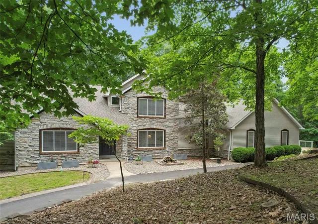 Photo 3 of Single family home for sale at 161 Stuart Ln, Eureka, MO 63025 | MLS# MIS26032587 | Listing updated on 2026-09-20