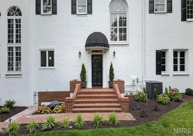 5th image of 4 Litzsinger Ln, Ladue, MO 63124 | MLS# MIS26032588