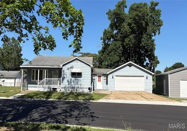 Photo 1 of Single family home for sale at 105 Debra Ln, Sparta, IL 62286 | MLS# MIS26032601 | Listing updated on 2026-07-31