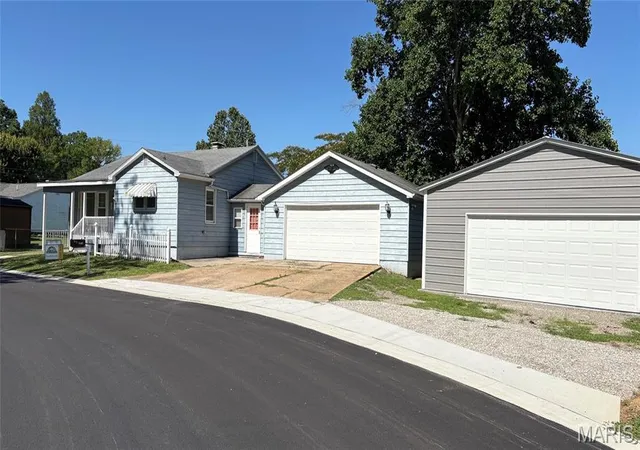 Photo 2 of Single family home for sale at 105 Debra Ln, Sparta, IL 62286 | MLS# MIS26032601 | Listing updated on 2026-07-31