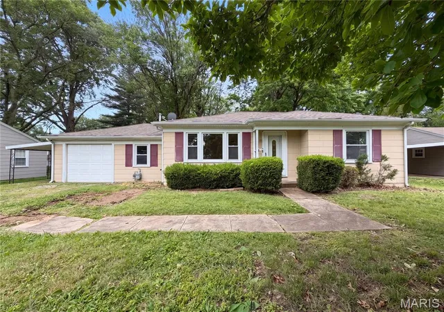 Photo 1 of Single family home for sale at 1607 N 17th St, Belleville, IL 62226 | MLS# MIS26032615 | Listing updated on 2026-09-22