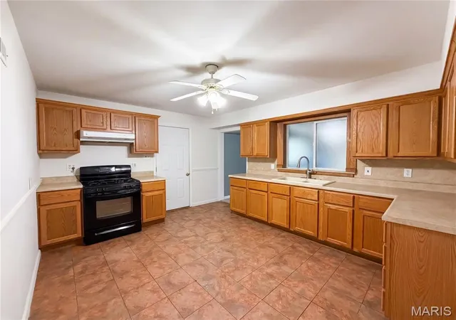 Photo 2 of Single family home for sale at 1607 N 17th St, Belleville, IL 62226 | MLS# MIS26032615 | Listing updated on 2026-09-22