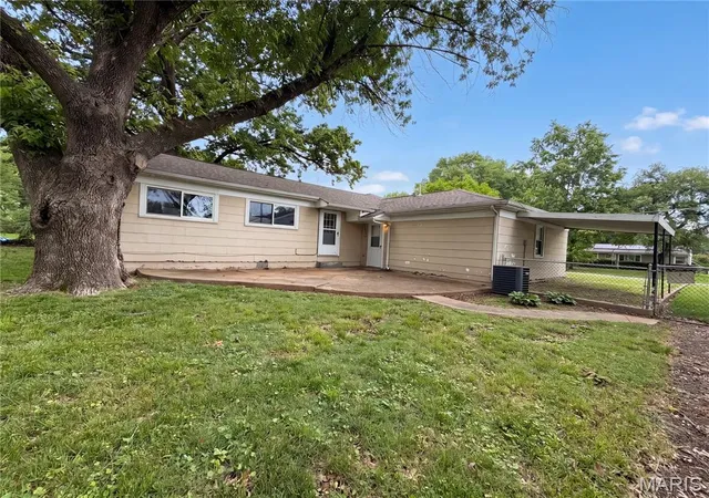 Photo 4 of Single family home for sale at 1607 N 17Th St, Belleville, IL 62226 | MLS# MIS26032615 | Listing updated on 2026-10-23