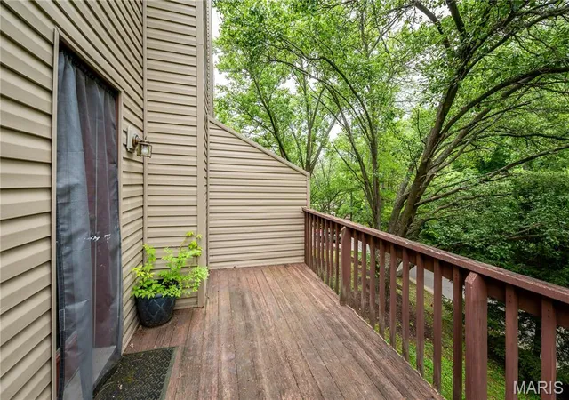 2nd image of 15619 Quail Mdws Dr, Chesterfield, MO 63017