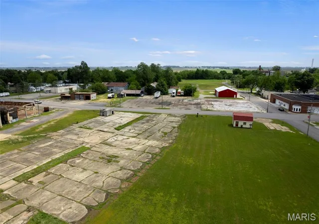 Homes for sale in Gideon, MO | 110 N Main St, Gideon, MO 63848 | MLS# MIS26032685