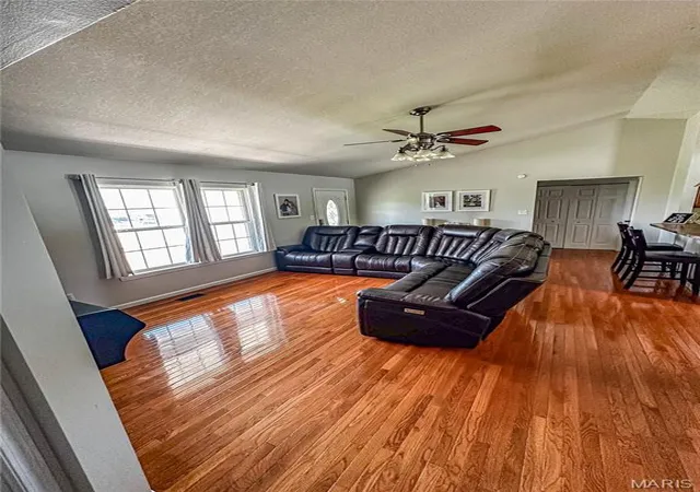 5th image of 1133 Pride Dr, Desloge, MO 63601 | MLS# MIS26032696