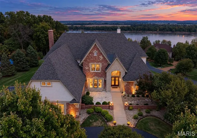 Photo 2 of Mansion for sale at 2817 Christopher Blfs Ln, Saint Louis, MO 63129 | MLS# MIS26032703 | Listing updated on 2026-10-20