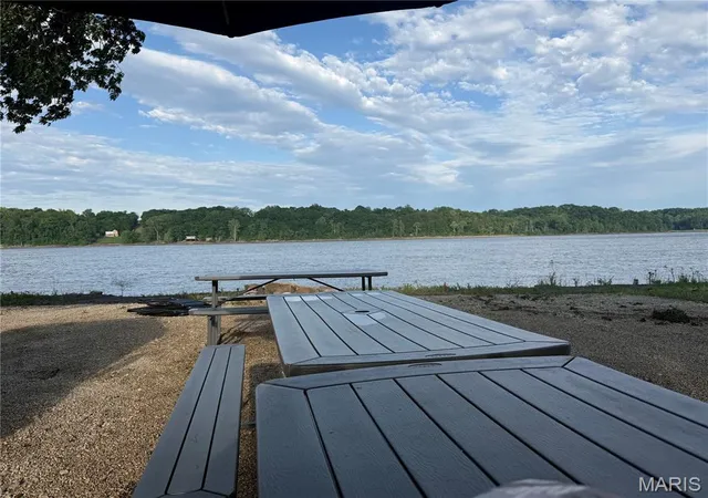 Homes for sale in Winfield, MO | 800 Pillsbury Rd, Winfield, MO 63389 | MLS# MIS26032707