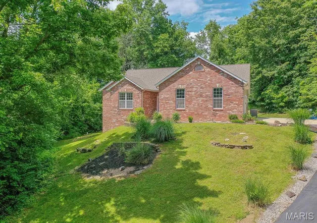 1st image of 6915 Gebhart Ln, Edwardsville, IL 62025 | MLS# MIS26032740