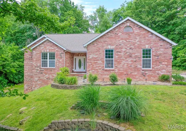 2nd image of 6915 Gebhart Ln, Edwardsville, IL 62025 | MLS# MIS26032740