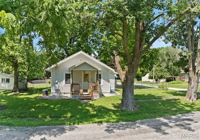 Photo 1 of Sale Pending at 601 W Hamilton St, Bunker Hill, IL 62014 | MLS# MIS26032756 | Listing updated on 2026-08-06