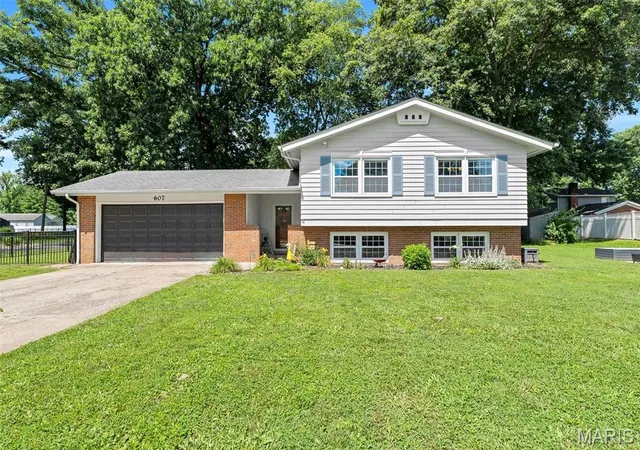Homes for sale in Mascoutah, IL | 607 N 10th St, Mascoutah, IL 62258 | MLS# MIS26032774