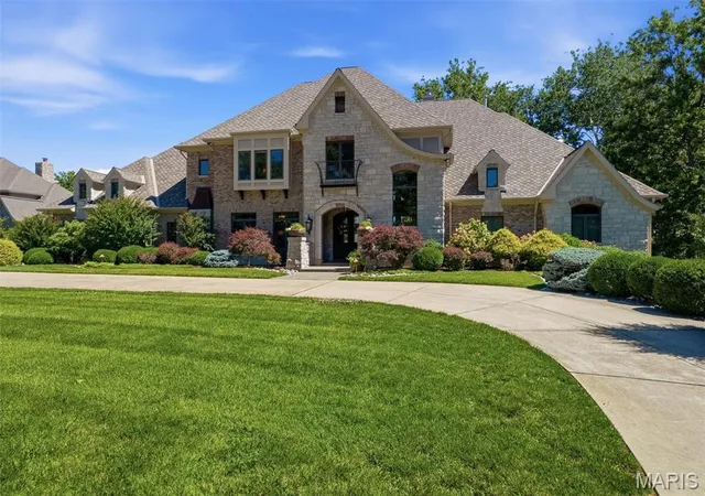 2nd image of 11701 Lakeshore Dr, Saint Louis, MO 63141 | MLS# MIS26032785
