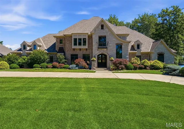 3rd image of 11701 Lakeshore Dr, Saint Louis, MO 63141 | MLS# MIS26032785