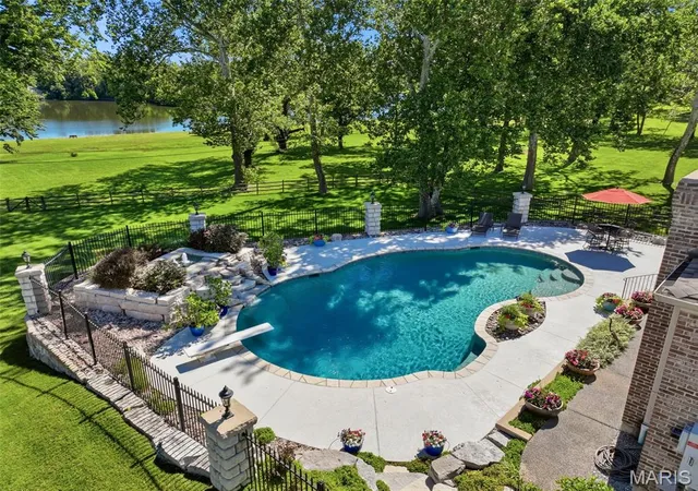 5th image of 11701 Lakeshore Dr, Saint Louis, MO 63141 | MLS# MIS26032785