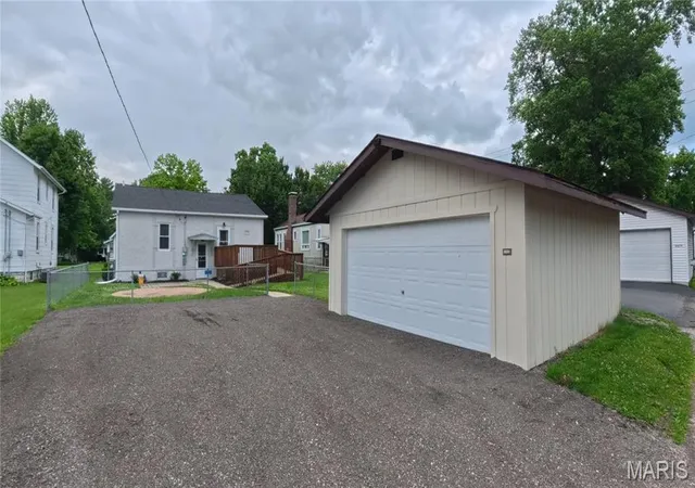4th image of 3303 Roland Ave, Belleville, IL 62226 | MLS# MIS26032861