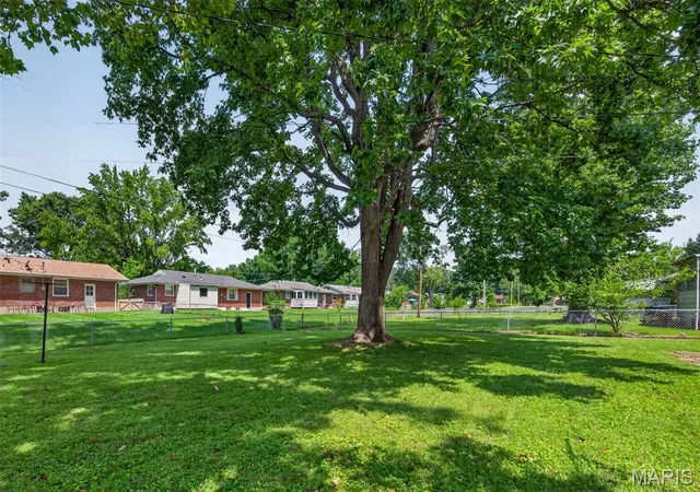 28th image of 305 Ward Dr, Saint Louis, MO 63135 | MLS# MIS26032875