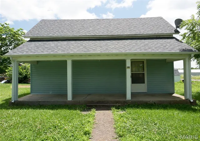 Homes for sale in Leasburg, MO | 204 E Blue Bird Ln, Leasburg, MO 65535 | MLS# MIS26032901