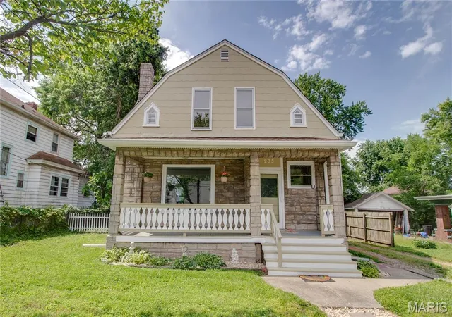 Homes for sale in Alton, IL | 205 E 12th St, Alton, IL 62002 | MLS# MIS26032913