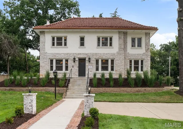 Photo 1 of Sale Pending at 5 S Rock Hill Rd, Saint Louis, MO 63119 | MLS# MIS26032914 | Listing updated on 2026-08-14