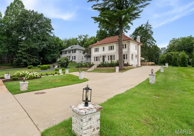Photo 3 of Sale Pending at 5 S Rock Hill Rd, Saint Louis, MO 63119 | MLS# MIS26032914 | Listing updated on 2026-08-14